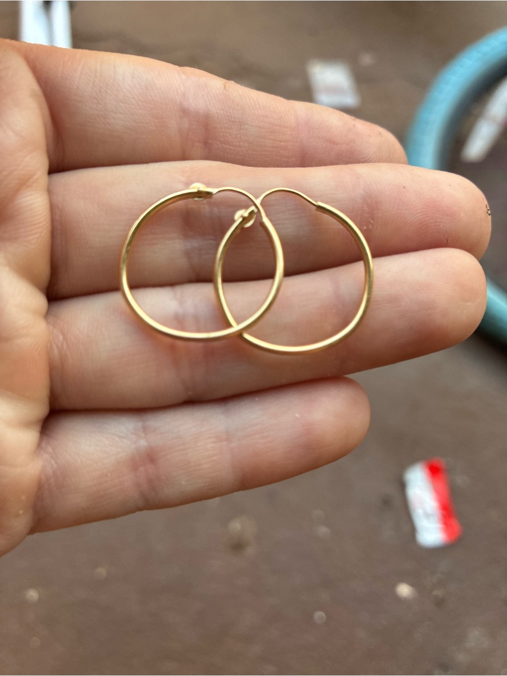 Vintage solid 14k yellow gold hoop earrings - Picture 3 of 10